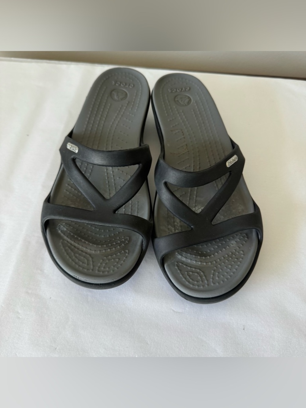 CROCS Size 7 Women’s Black Sandals - Picture 3 of 5